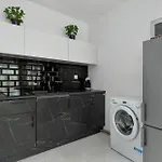 Charming Alice With Terrace And Garden In By Renters