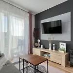 Апартаменты Charming Alice With Terrace And Garden In By Renters *