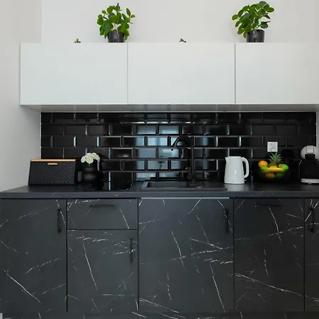 Charming Alice With Terrace And Garden In By Renters Appartement