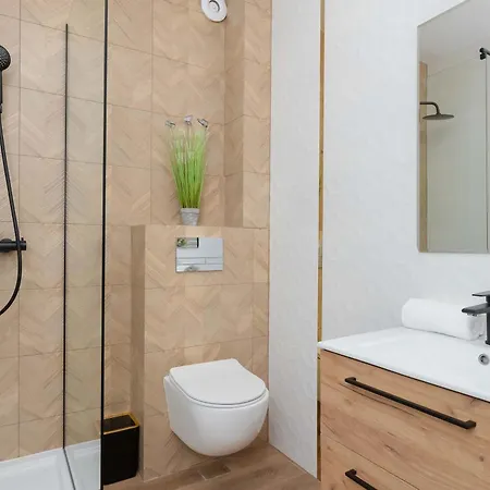 Charming Alice With Terrace And Garden In By Renters Appartement *