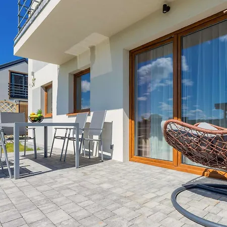 Apartment Charming Alice With Terrace And Garden In By Renters *