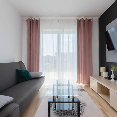 Apartment Charming Alice With Terrace And Garden In By Renters Jastrzebia Gora
