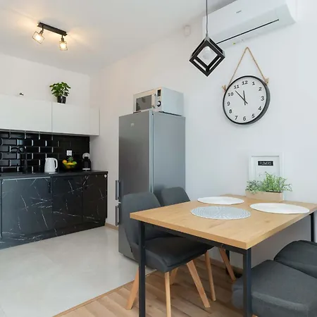 Charming Alice With Terrace And Garden In By Renters Jastrzębia Góra