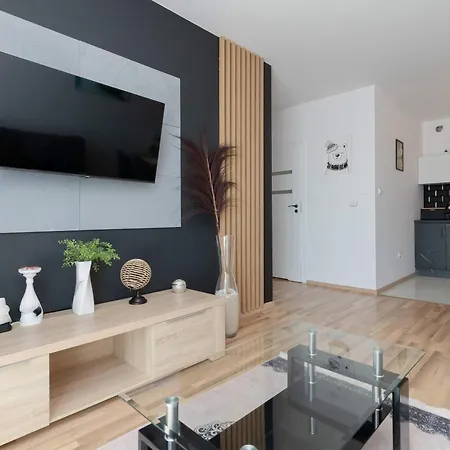 Apartment Charming Alice With Terrace And Garden In By Renters