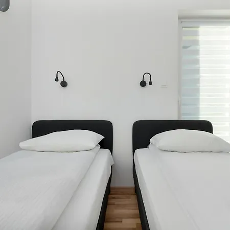 Lejlighed Charming Alice With Terrace And Garden In By Renters