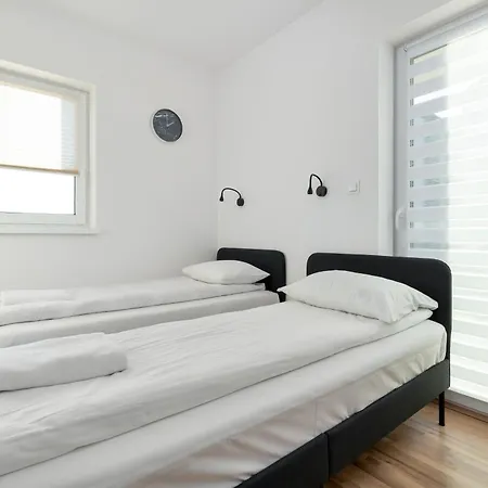 Charming Alice With Terrace And Garden In By Renters דירה