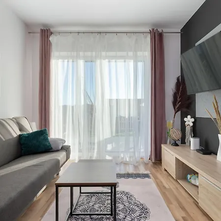 Charming Alice With Terrace And Garden In By Renters *