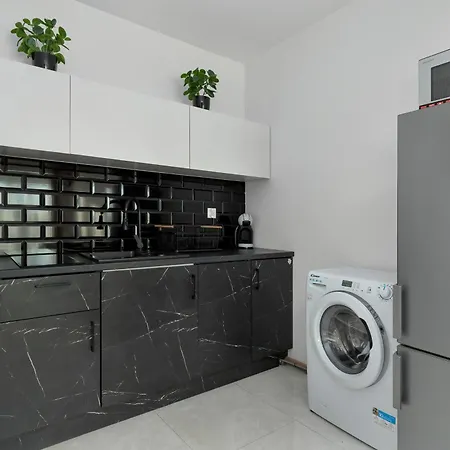 Charming Alice With Terrace And Garden In By Renters