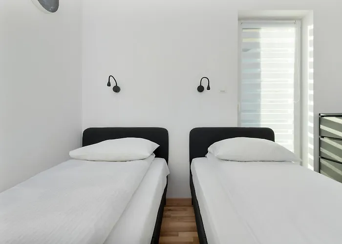 Lägenhet Charming Alice With Terrace And Garden In By Renters