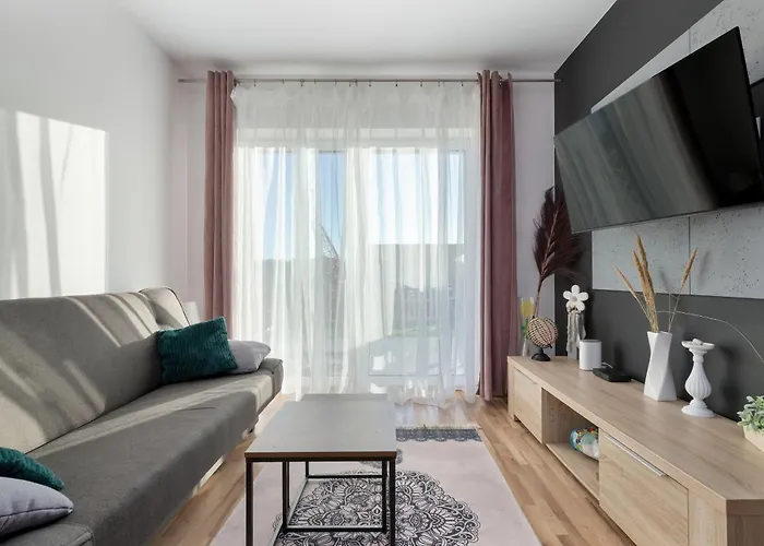 Charming Alice With Terrace And Garden In By Renters *