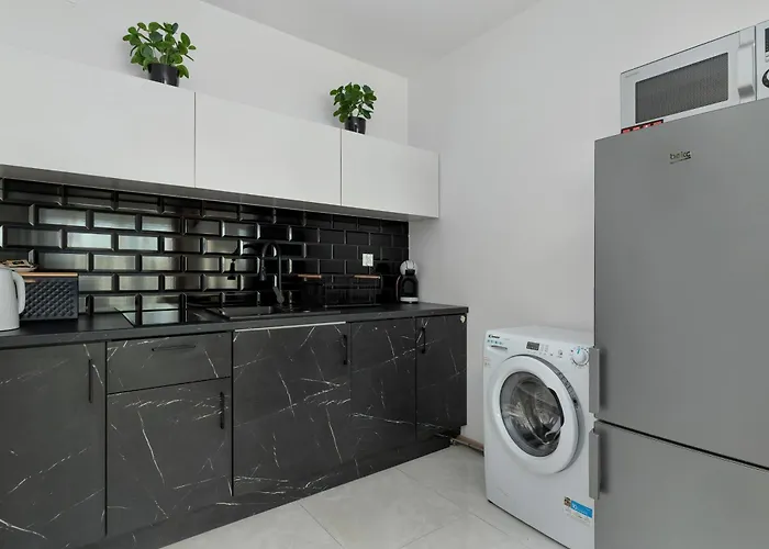 Charming Alice With Terrace And Garden In By Renters