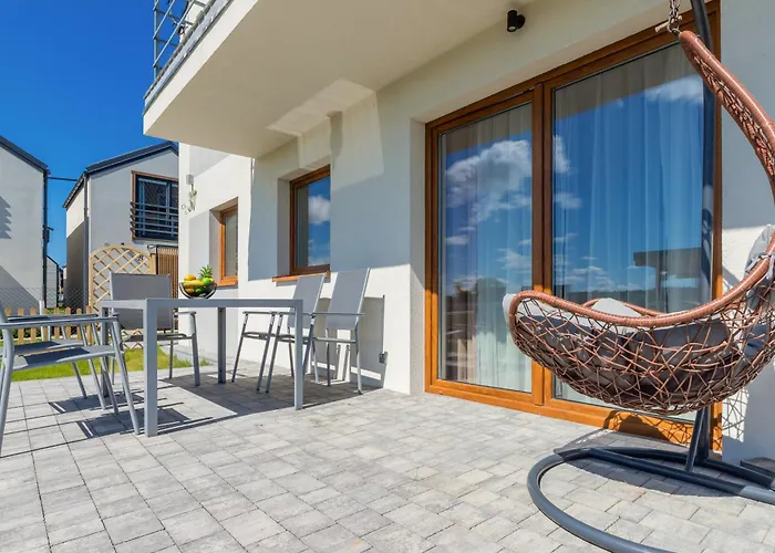 Charming Alice With Terrace And Garden In By Renters Lägenhet